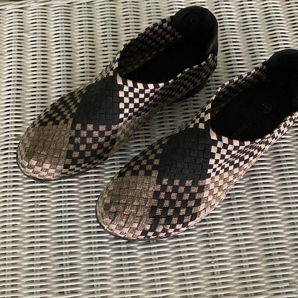 Bernie Mev  black and gold woven booties. 39